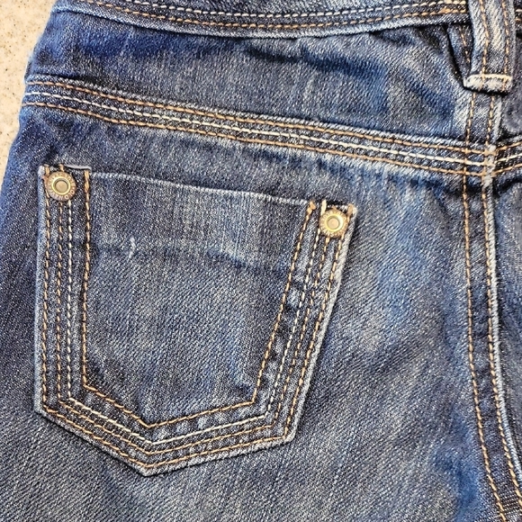 Old Navy Blue Denim Shorts with Classic Styling Size 6 - Picture 4 of 9